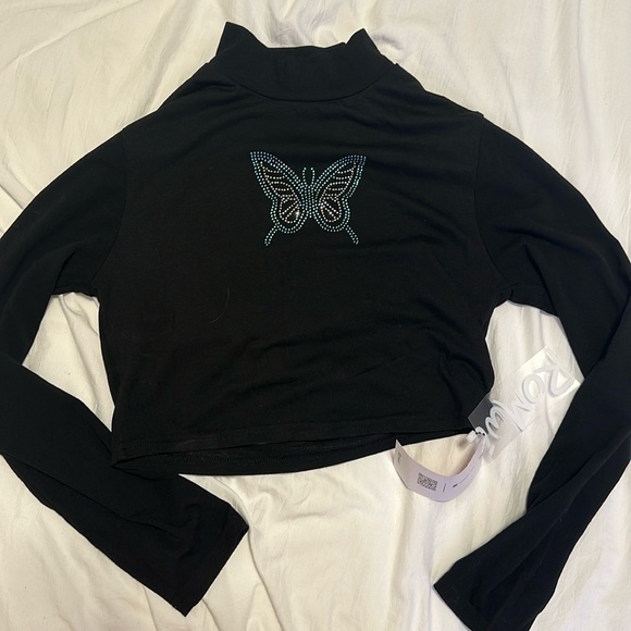 3/$10 NWT Butterfly Bedazzled Long Sleeve Crop Top Medium - Picture 1 of 1